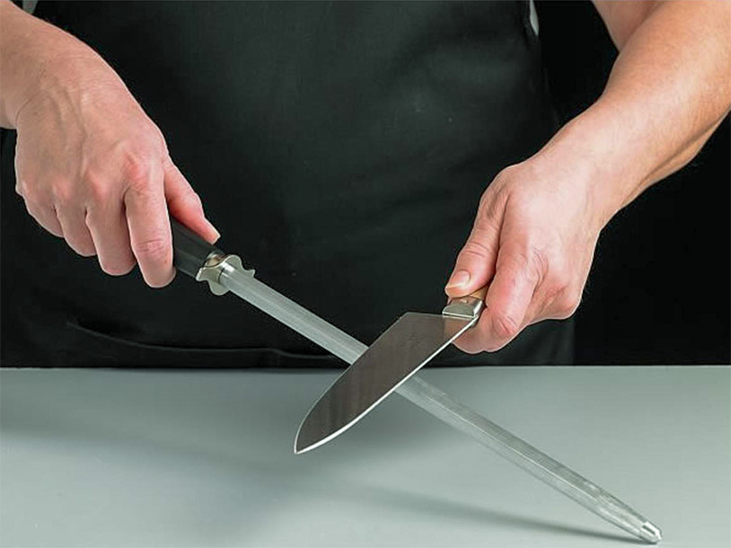 Aiguiser un couteau : outils et tehcniques pour un aiguisage efficace