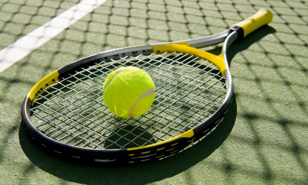 De quoi avez-vous besoin pour jouer au tennis ?